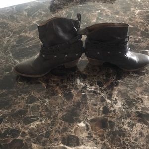Ankle boots
